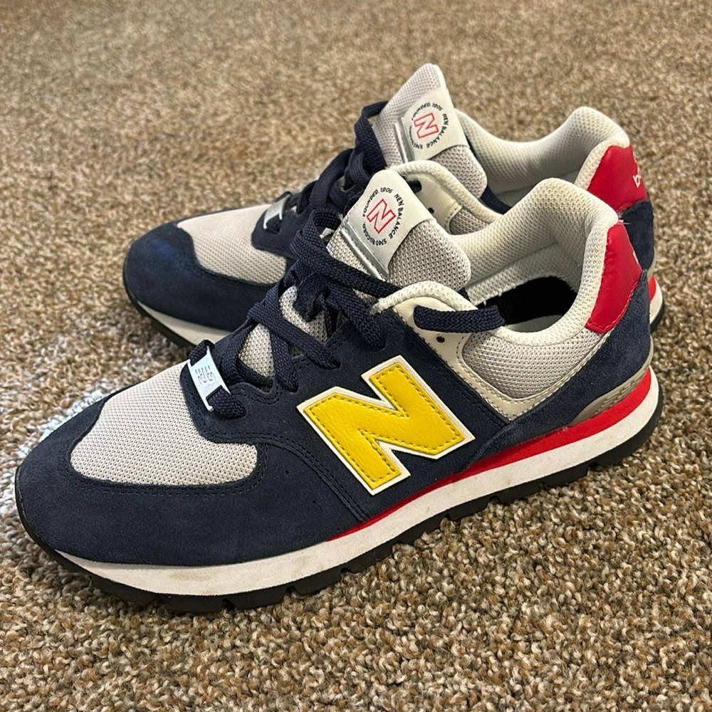 Like New boys’ New Balance sneakers with box